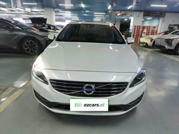 V60 2015 T5 photo 2