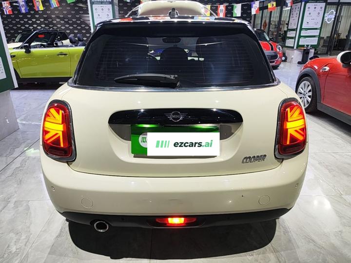 2019 1.5T COOPER Classic 5-Door photo 5