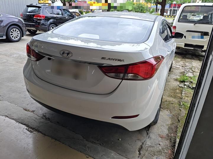 Elantra 2016 1.6L AT Smart photo 4