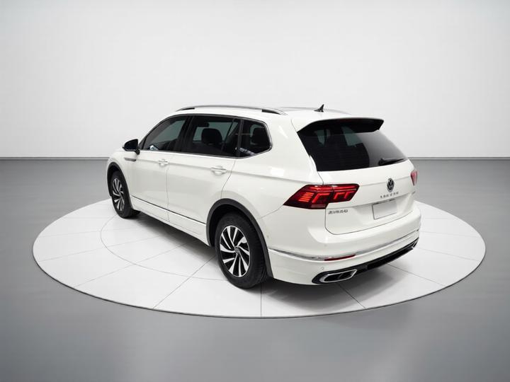 Tiguan L EV 2022 430PHEV PHEV Premium photo 4
