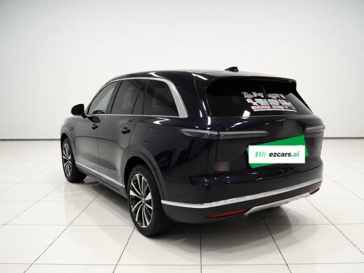 L90 2025 Ultra 6-Seater 85 photo 4