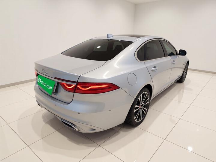 XFL 2024 2.0T P250 RWD Exclusive Luxury photo 6