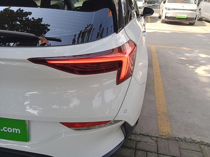 6 2020 PHEV Fashion photo 7