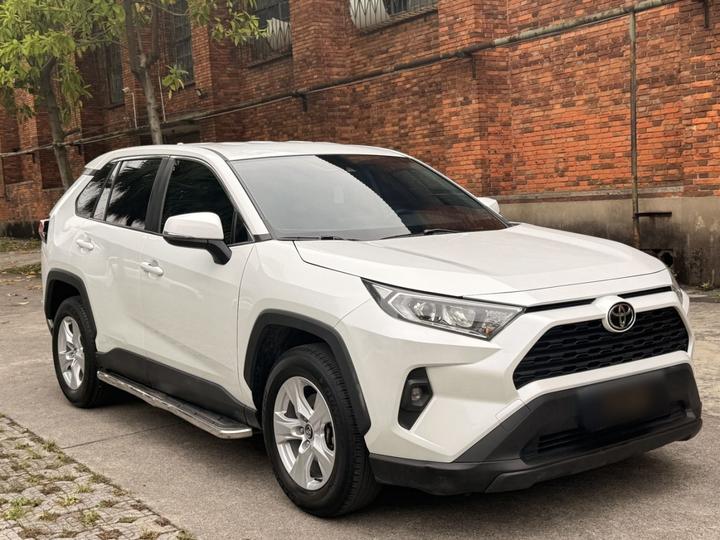 RAV4 2023 2.0L CVT RWD photo 2
