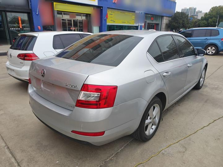 Octavia 2015 1.6L AT photo 4