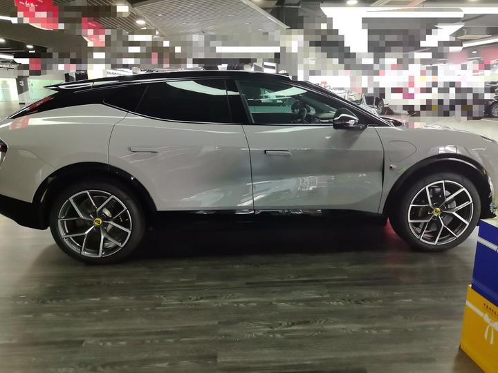 Lotus 2023 ELETRE R+ photo 3