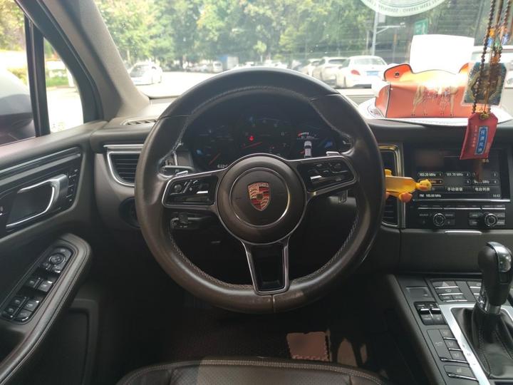 2014 Macan 2.0T photo 8