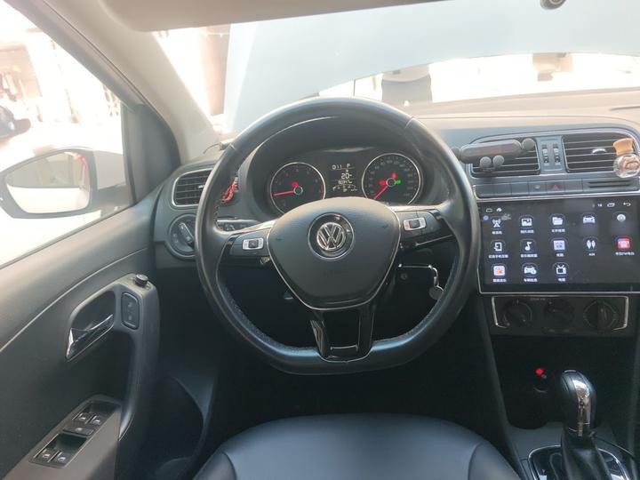 Polo 2016 1.6L AT Comfort photo 3