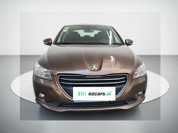 301 2014 1.6L AT Luxury photo 2