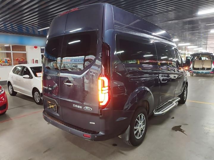 Transit 2023 2.0T Diesel AT Medium Wheelbase 7/8/9-Seater photo 4