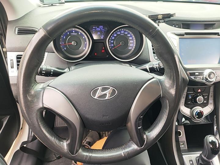 Elantra 2016 1.6L AT Smart photo 6