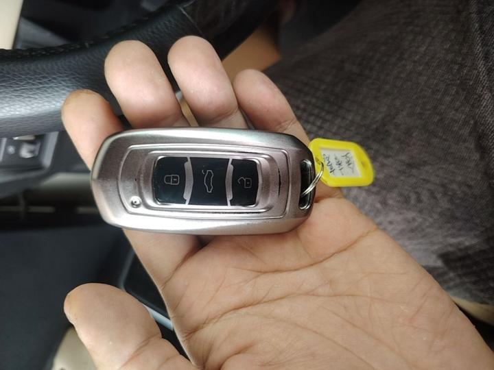 Emgrand 2018 1.5L CVT Luxury photo 8