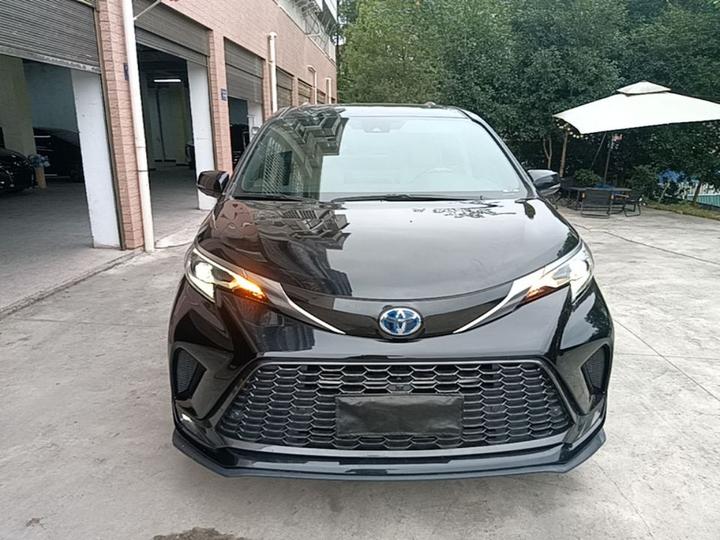 Granvia 2023 2.5L Hybrid Premium PLUS photo 2