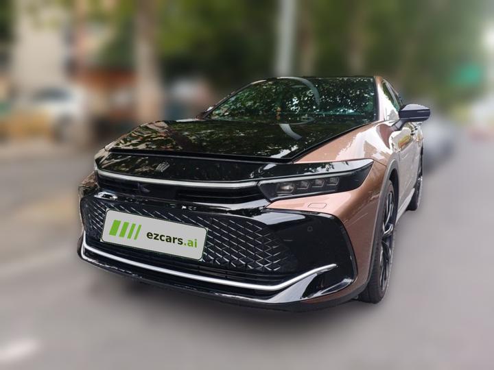 Crown Imported 2023 2.4T SportCross HEV AWD Supreme