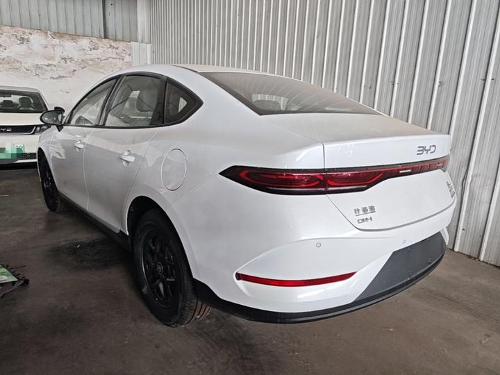 Qin PLUS 2025 DM-i ADAS 128KM Progressive photo 4