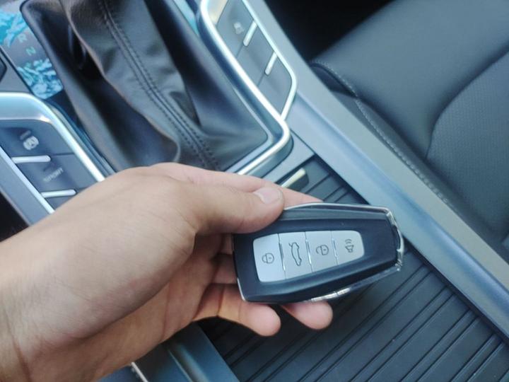 Emgrand 2019 1.5L CVT Luxury China VI photo 8