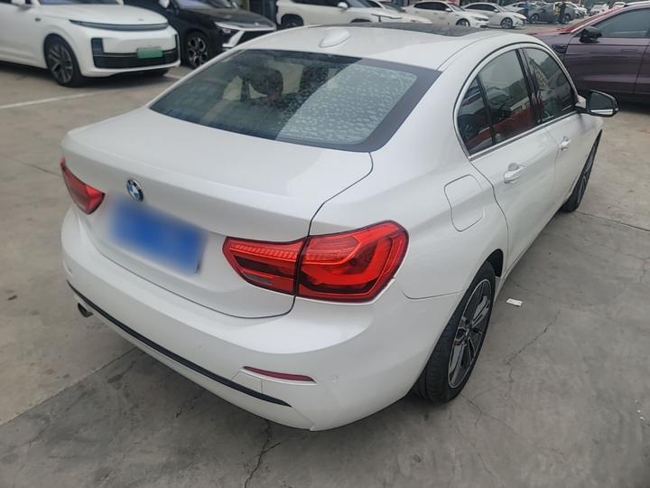 1 Series 2018 118i Sport photo 6