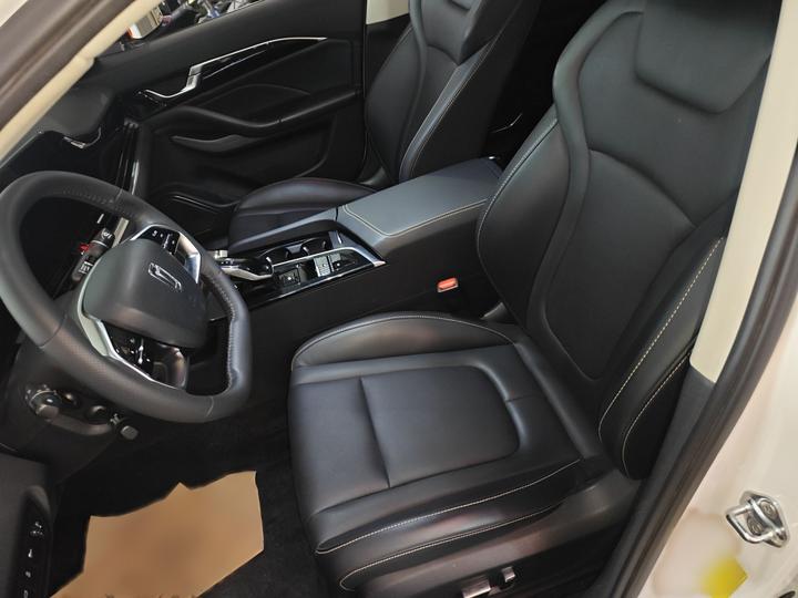 Bestune B70 2022 3rd Gen 1.5T AT photo 8