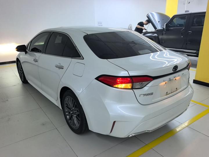 2021 2.0L Premium photo 4