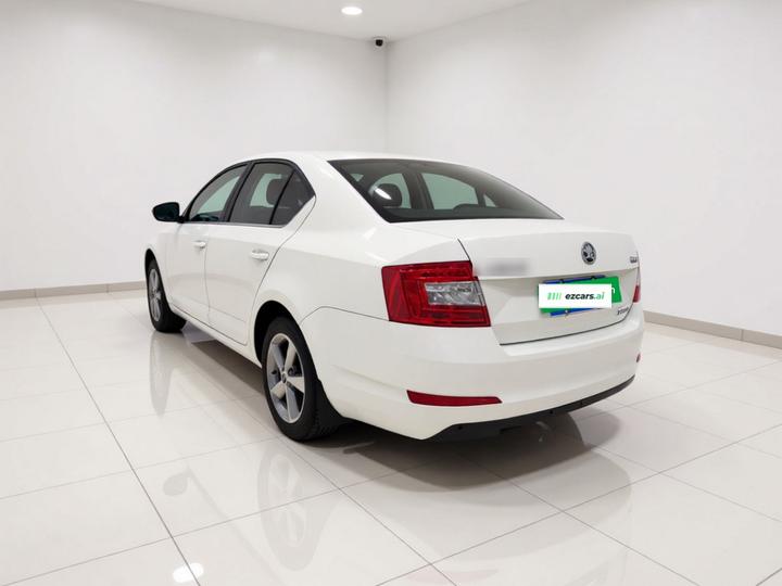 Octavia 2016 1.6L MT photo 4