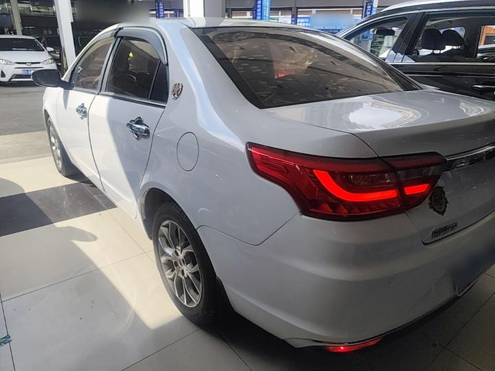 Vision 2018 1.5L AT photo 4