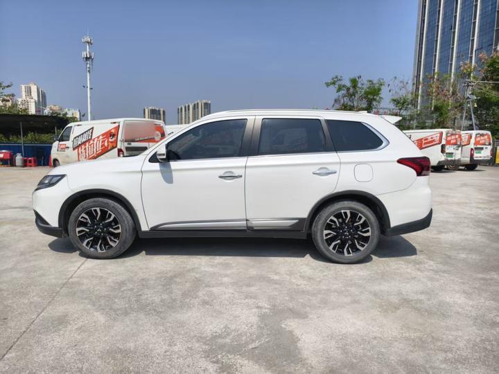Outlander 2020 2.4L AWD Enjoy 5-Seater photo 4