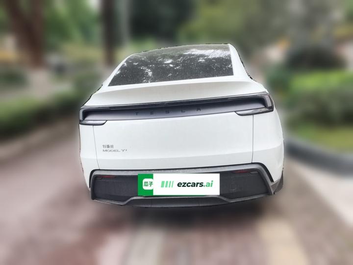 Model Y 2025 RWD photo 5