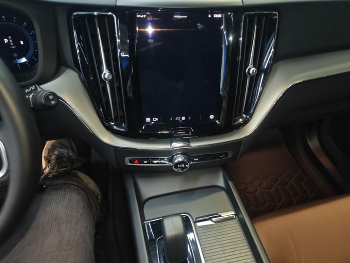 XC60 2024 B5 AWD Luxury photo 3