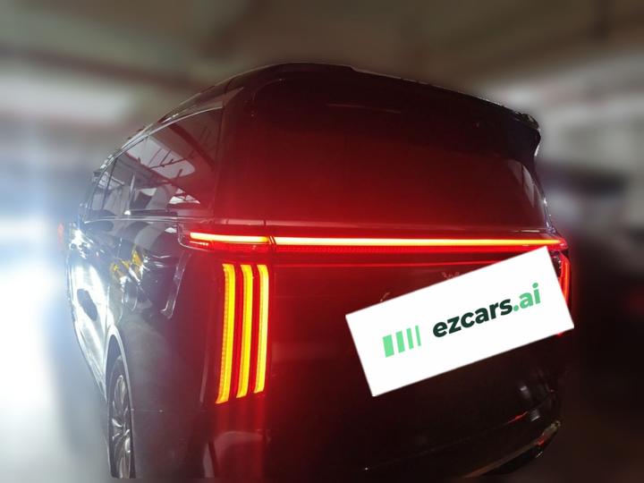 2025 AWD 8 photo 4