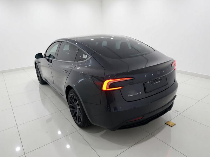 Model 3 2023 RWD photo 4