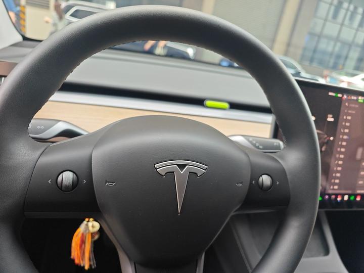 Model Y 2022 RWD photo 8