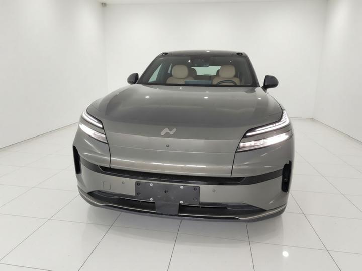 L90 2025 Ultra 6-Seater 60 photo 2