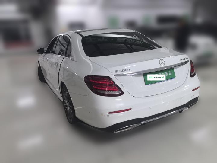 E-Class 2017 E 300 L Sport Luxury photo 4