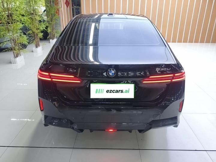 5 Series 2026 530Li Leading M Sport Package photo 3