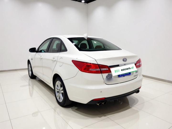 Escort 2019 1.5L AT photo 4