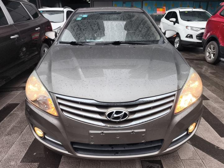 Dynamic 2011 1.6L MT Luxury photo 2
