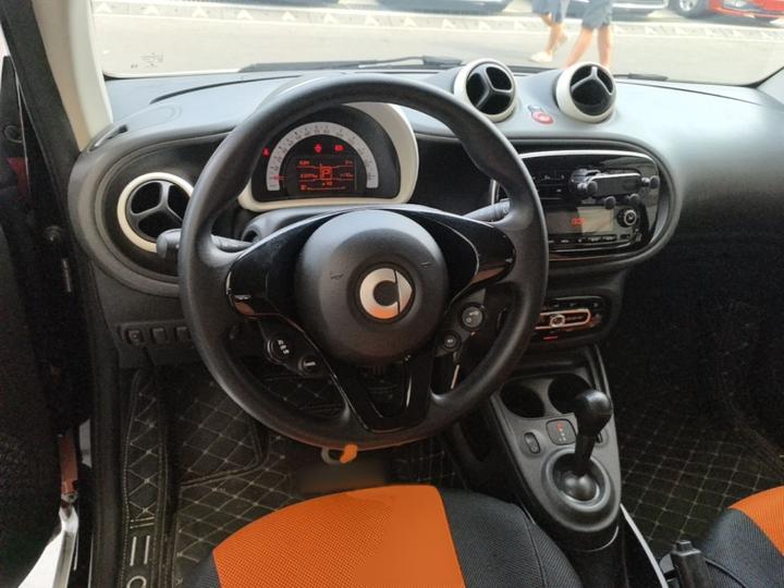 fortwo 2015 1.0L 52 Coupe photo 2