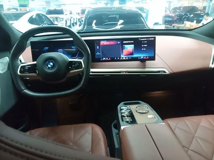iX 2023 Facelift M60 photo 5