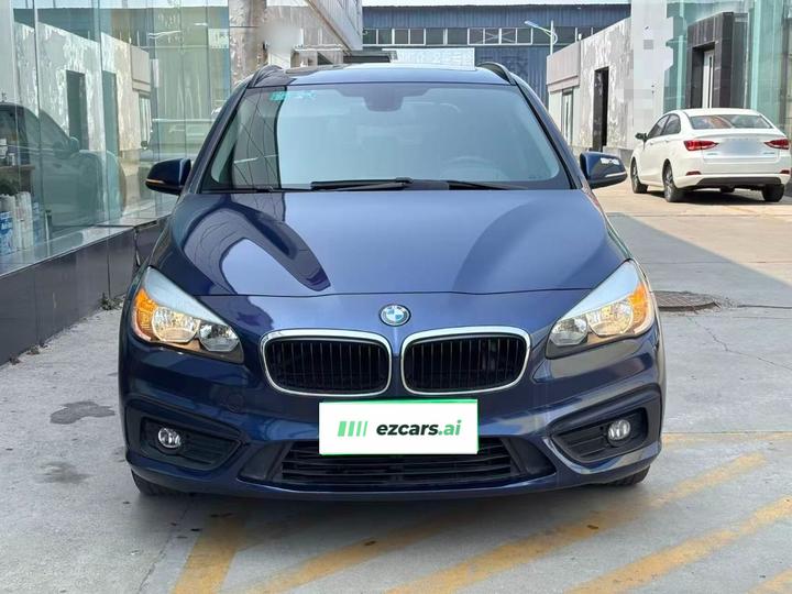 2 Series Wagon 2015 218i Leading photo 2