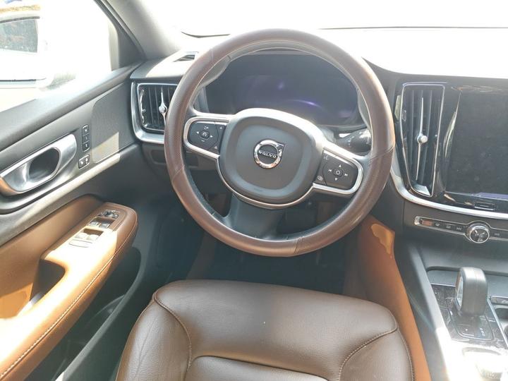 S60 2023 B4 Luxury photo 3