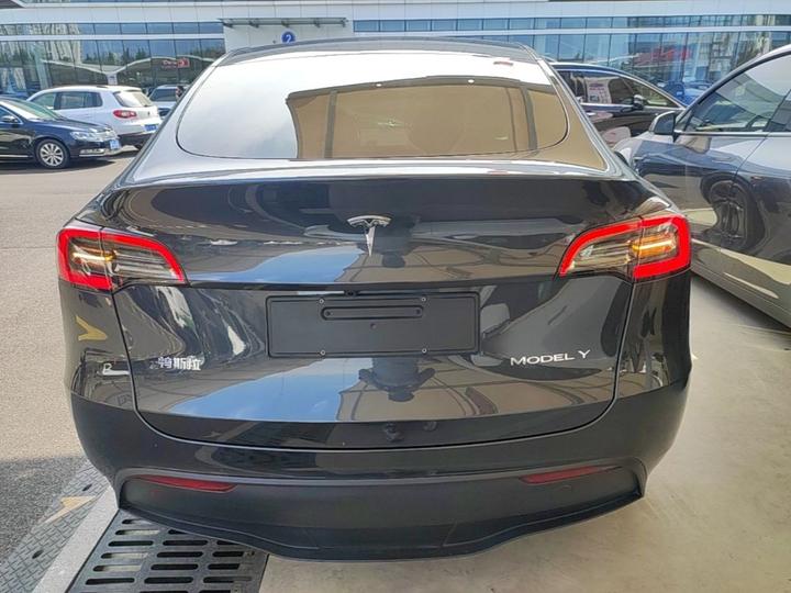 Model Y 2024 RWD photo 5