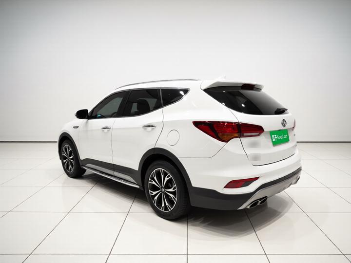 Santa Fe 2017 2.4L AT RWD Smart 5-Seater photo 4