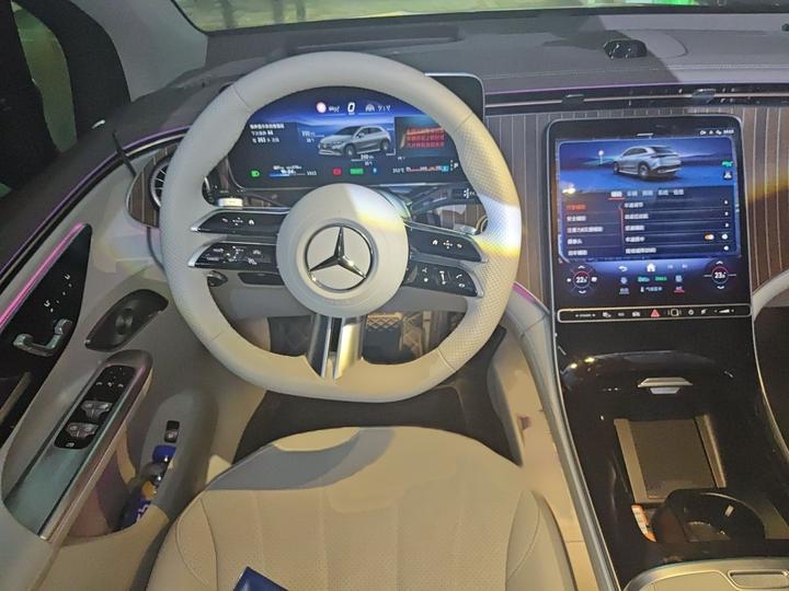 EQE SUV 2024 350 4MATIC Luxury photo 3