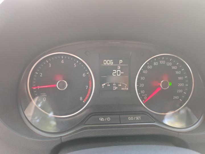 Polo 2016 1.6L AT Comfort photo 4
