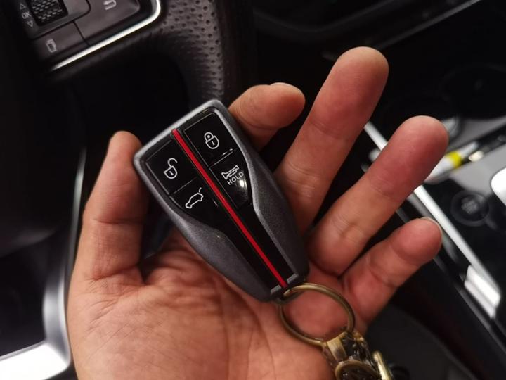 HS5 2019 2.0T Connected AWD photo 8