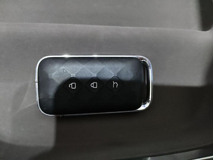560 EV 2026 125km Luxury photo 8