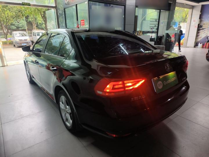 Lavida 2017 1.6L AT photo 4