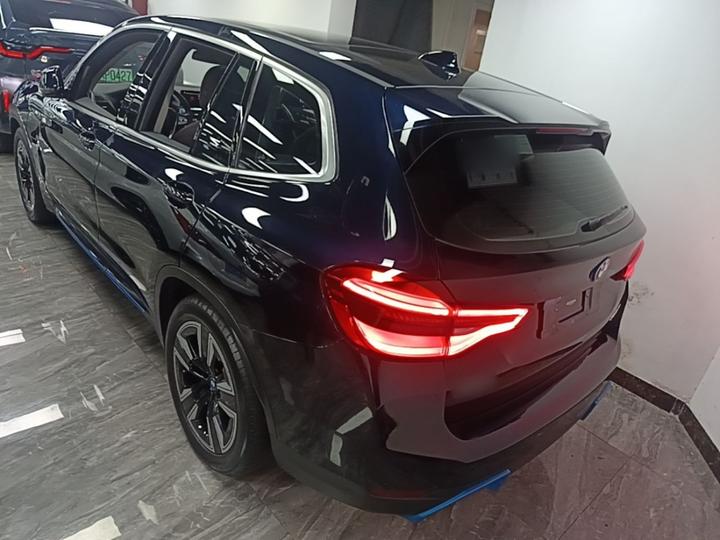 iX3 2021 Facelift Leading photo 3
