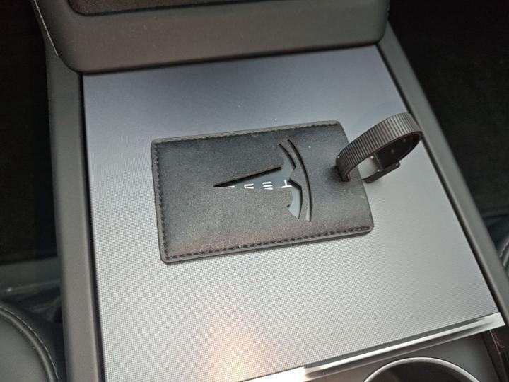 Model Y 2025 RWD photo 8