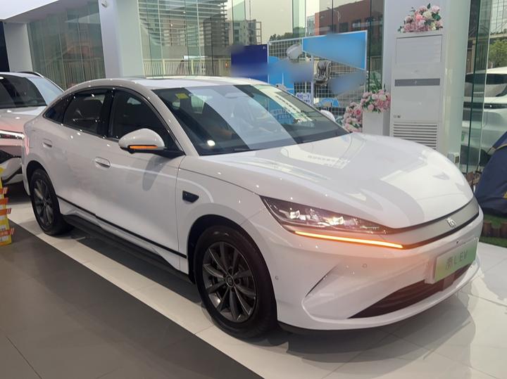 Qin L 2025 EV 470KM Leading photo 2